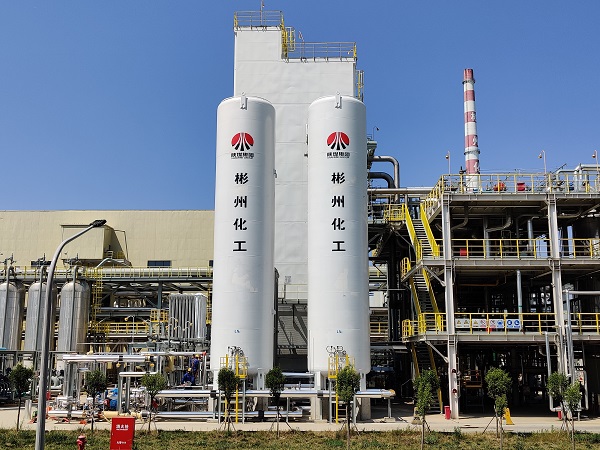 制氣車間，7月建成投用的707低溫能源綜合利用項目主設備液氮儲罐現(xiàn)場圖。 (1).jpg