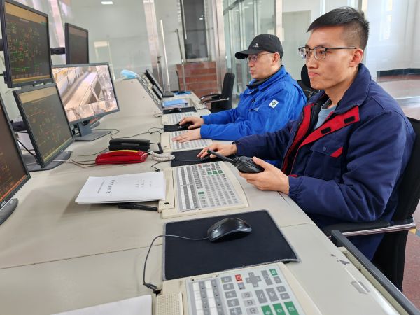 2月9日，尿素車間化工一班中控李剛1.jpg