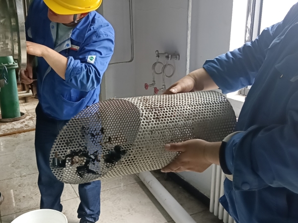 2024年5月2日，崗位人員自行拆除過濾器清理濾網(wǎng)，除污去垢凈裝置。.jpg