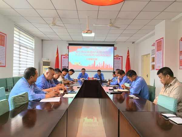 5月20日，行政保衛(wèi)部學(xué)習(xí)“一月一警示”2.jpg