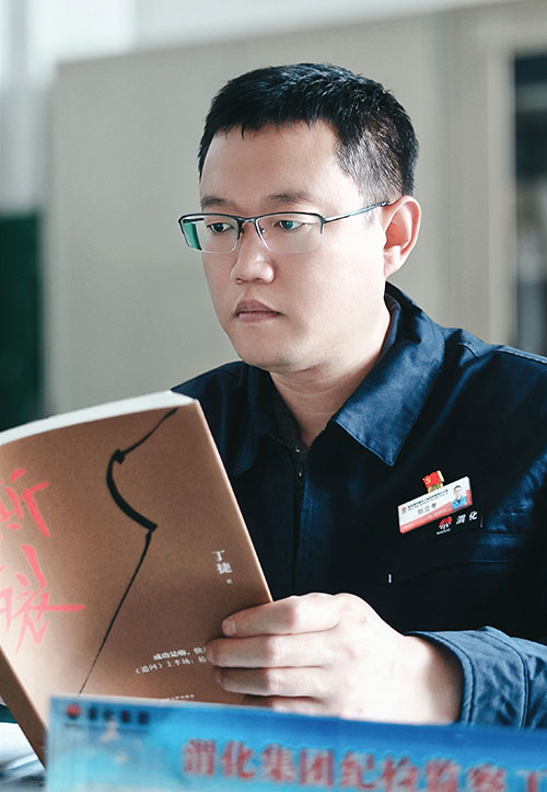 3三等獎(jiǎng)：合成車間王亞輝《學(xué)“廉”潤心》（說明：學(xué)廉潔書籍，筑信念之基。）.jpg