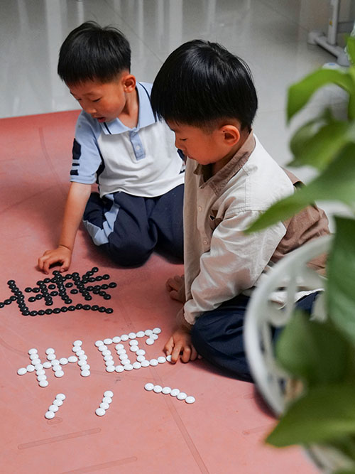 三等獎(jiǎng)：乙二醇車間楊沛-棋子傳情，清廉為教.jpg