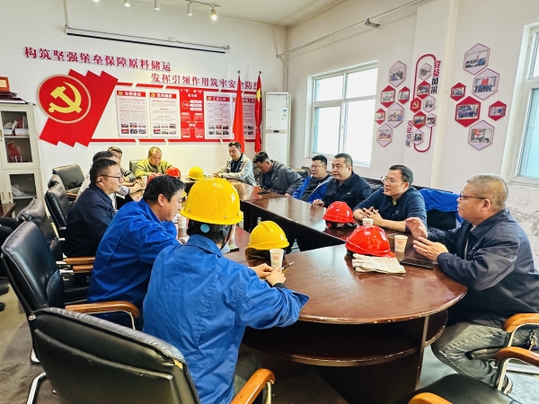 11月5日上午，驗(yàn)收隊(duì)伍召開(kāi)專題會(huì)議，匯總施工問(wèn)題并討論竣工驗(yàn)收準(zhǔn)備工作.jpg